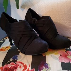 Mossimo, black faux suede heels.